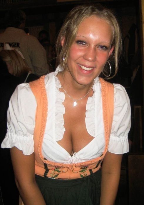 Девушки с Октоберфест 2012 (66 фото)