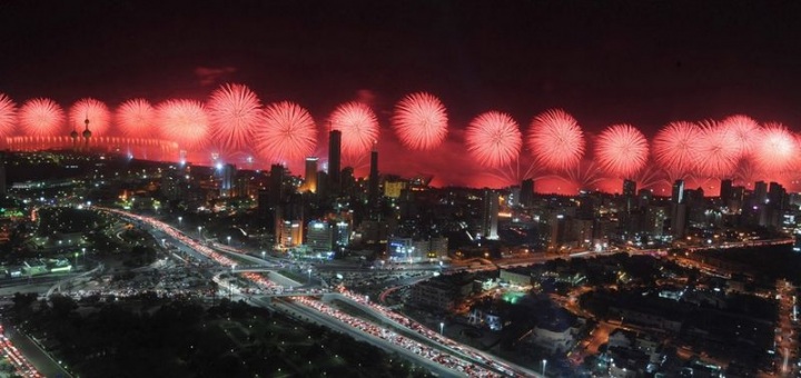 Грандиозный фейерверк в Кувейте (9 фото + 1 видео)