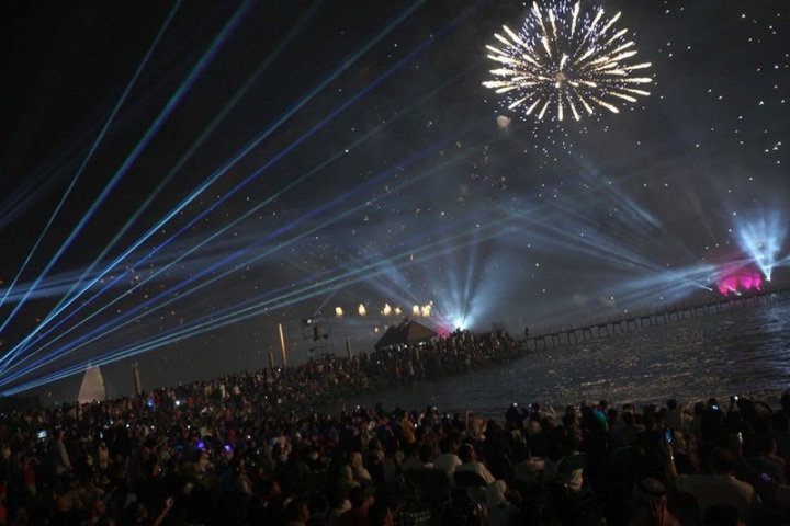 Грандиозный фейерверк в Кувейте (9 фото + 1 видео)