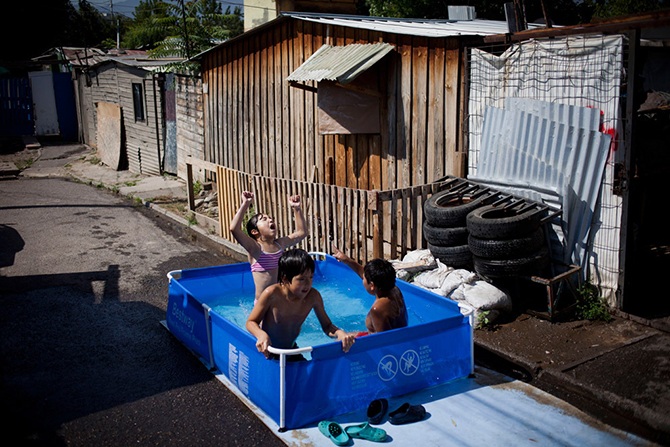 Сцены из жизни разных стран в январе 2013
