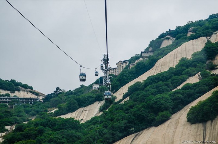 Подъемник к Северному пику горы Хуашань (15 фото)
