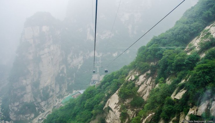Подъемник к Северному пику горы Хуашань (15 фото)