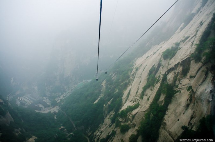 Подъемник к Северному пику горы Хуашань (15 фото)