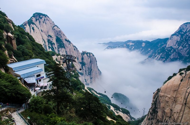 Подъемник к Северному пику горы Хуашань (15 фото)