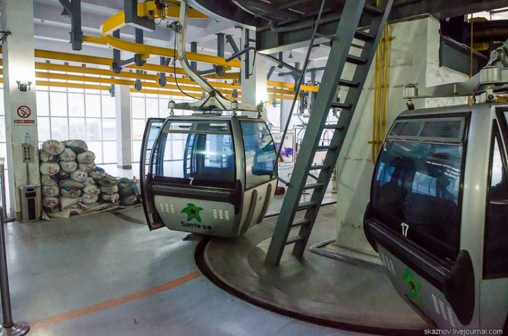 Подъемник к Северному пику горы Хуашань (15 фото)