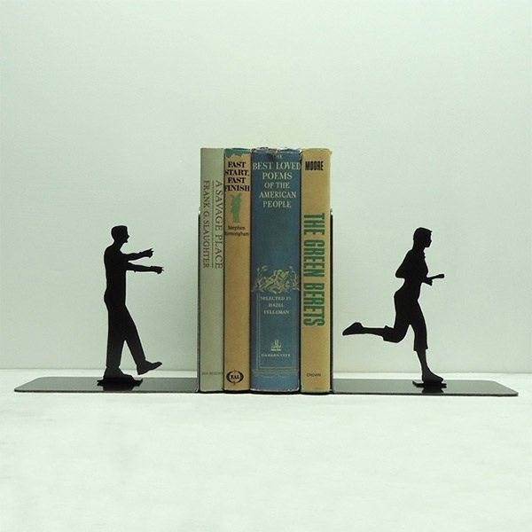 Креатив на книжной полке