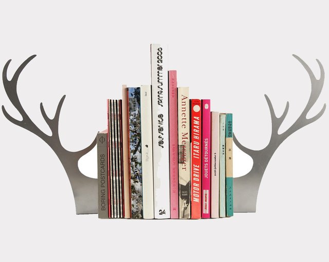 Креатив на книжной полке