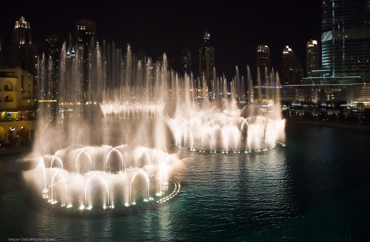 Музыкальный фонтан в Дубае (19 фото)