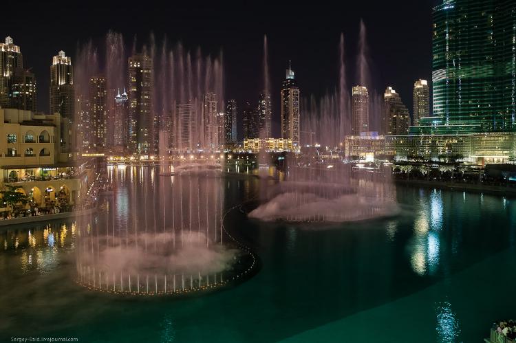 Музыкальный фонтан в Дубае (19 фото)