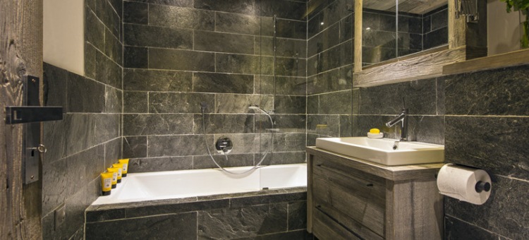 Натуральные материалы в интерьере: идеи для шикарных ванных комнат