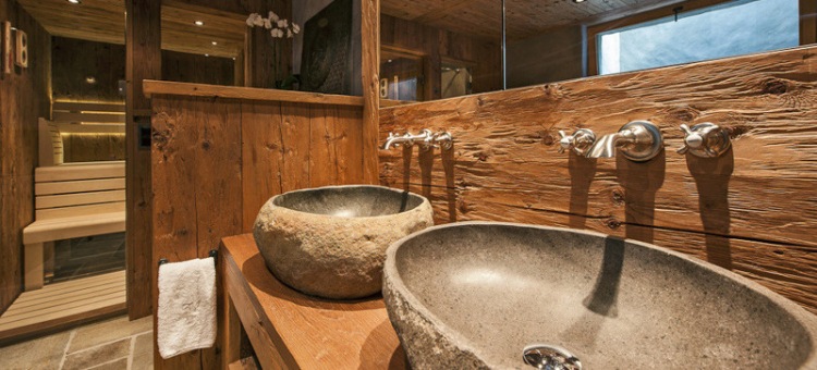 Натуральные материалы в интерьере: идеи для шикарных ванных комнат