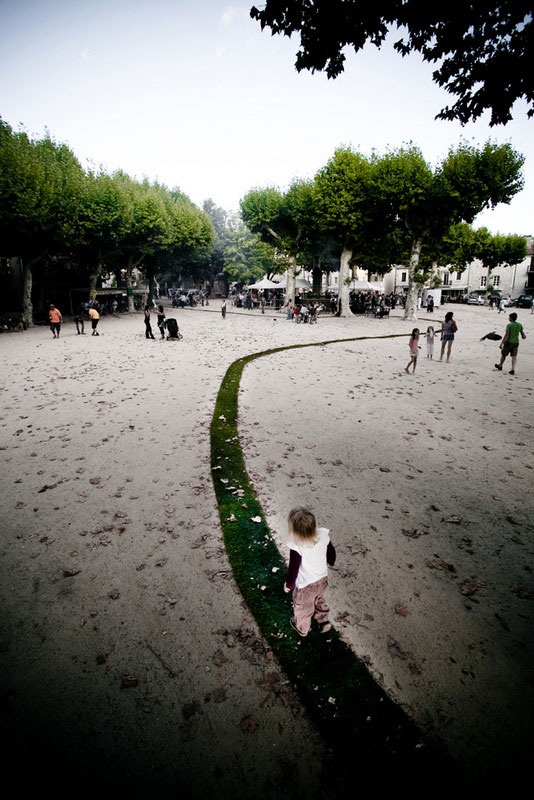 Зеленая дорожка в французской деревне