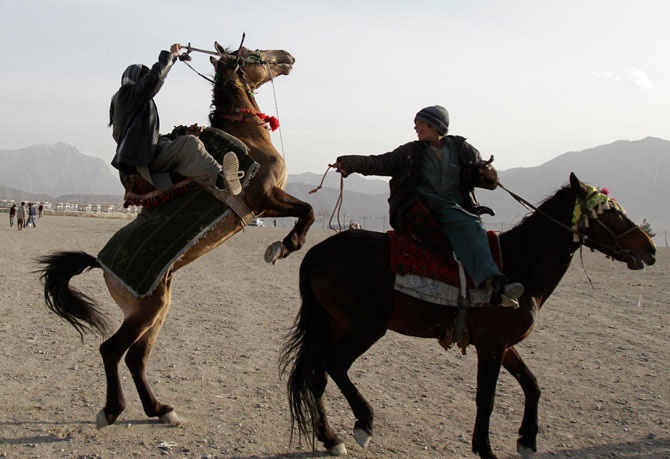 Сцены из жизни в разных странах