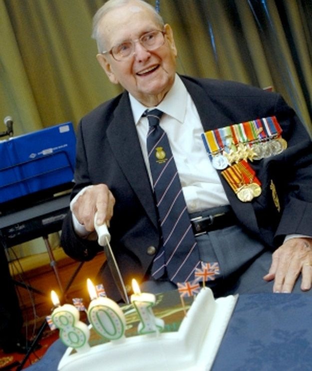 Прожили больше века (17 фото)