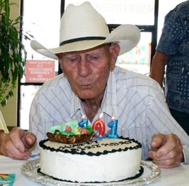 Прожили больше века (17 фото)