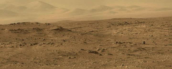 Curiosity приступил к исследованию грунта Марса (15 фото)