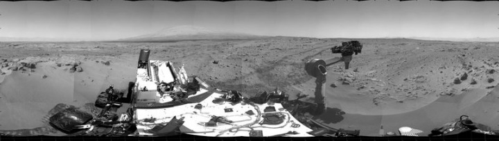 Curiosity приступил к исследованию грунта Марса (15 фото)