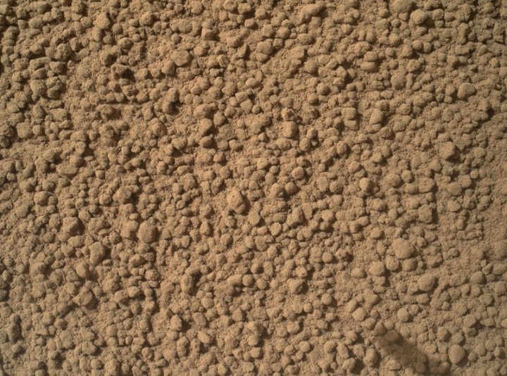 Curiosity приступил к исследованию грунта Марса (15 фото)