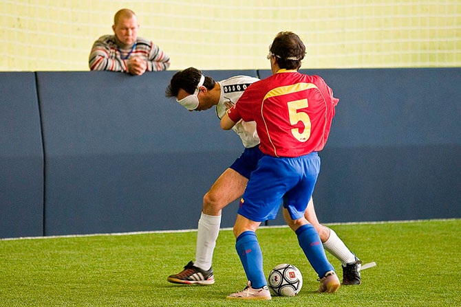 Футбол в темноте