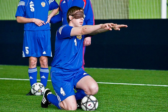 Футбол в темноте