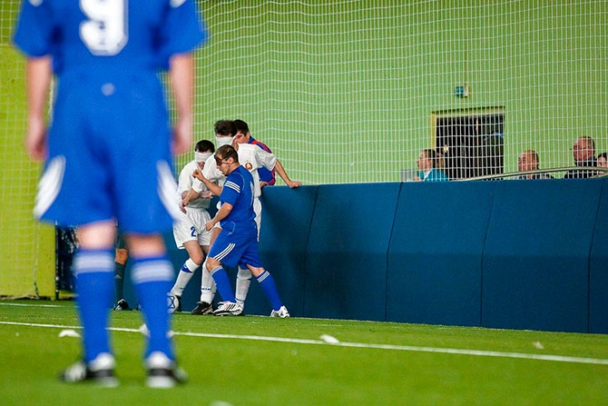 Футбол в темноте