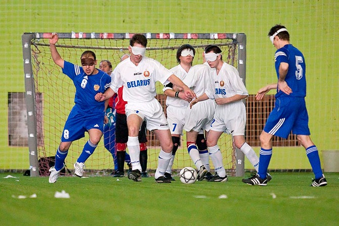 Футбол в темноте