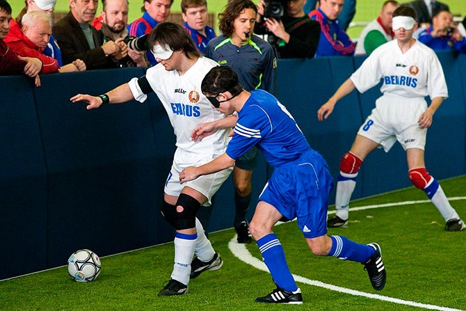 Футбол в темноте