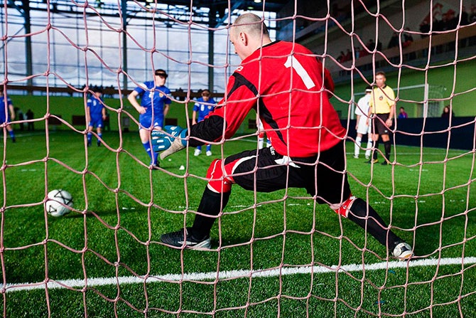 Футбол в темноте