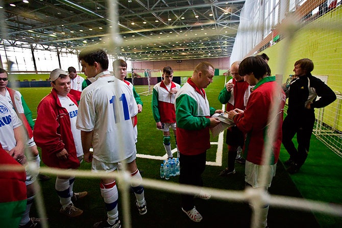 Футбол в темноте