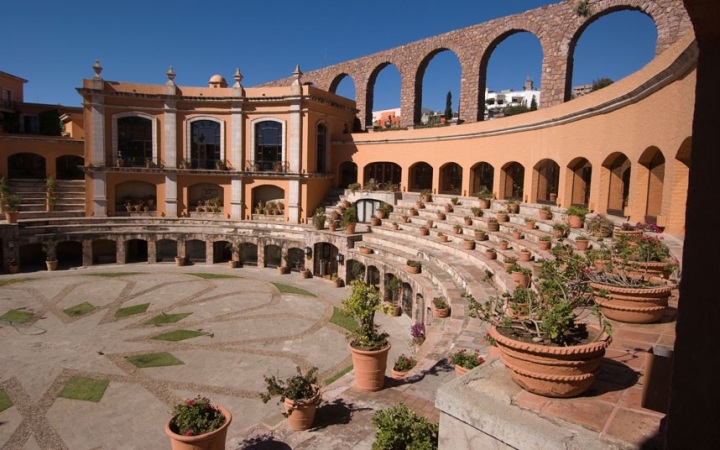 Необычные виды из окон гостиничных номеров