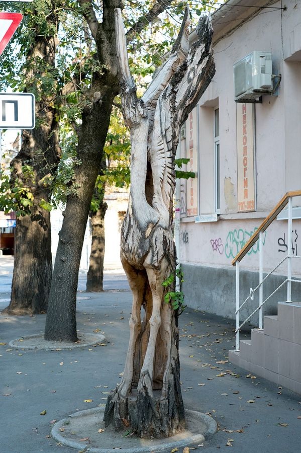 Скульптуры из дерева (18 фото)