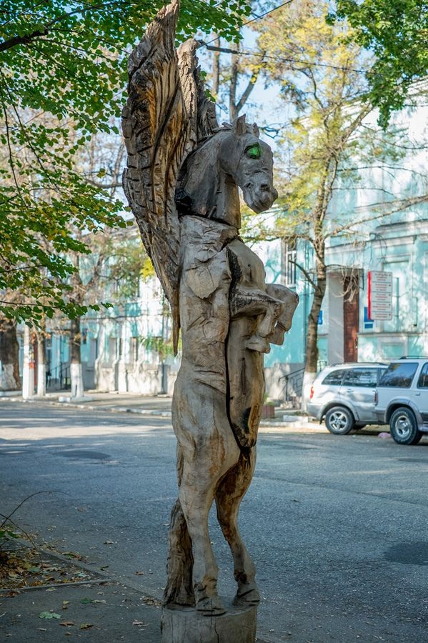 Скульптуры из дерева (18 фото)