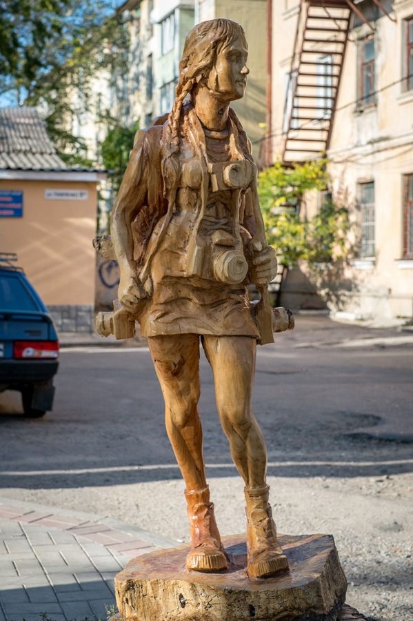 Скульптуры из дерева (18 фото)