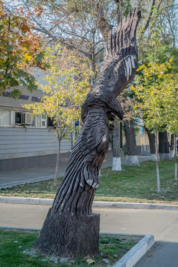 Скульптуры из дерева (18 фото)