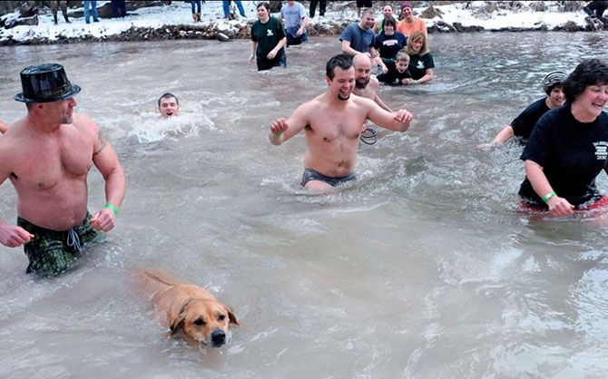 «Моржи» празднуют Новый год по всему миру