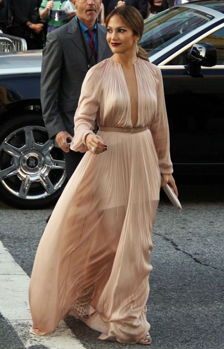 10 лучших нарядов Дженнифер Лопес по мнению читателей (38 фото)