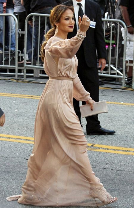 10 лучших нарядов Дженнифер Лопес по мнению читателей (38 фото)