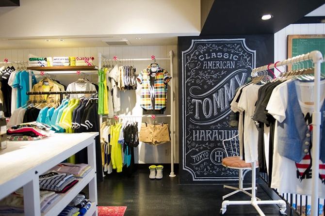 Удивительные афиши мелом от Даны Танамаши