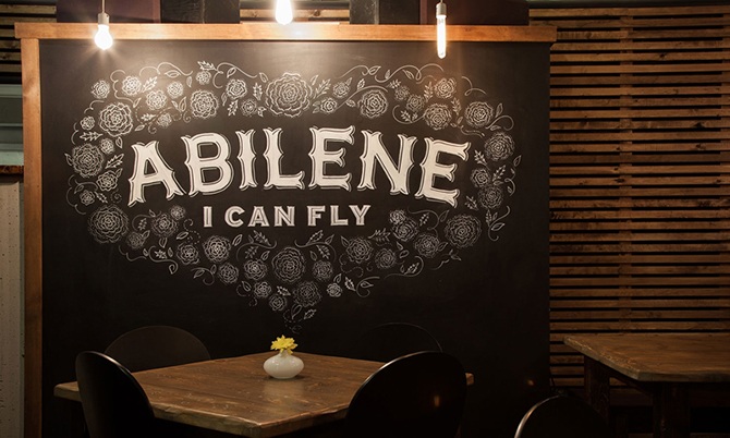 Удивительные афиши мелом от Даны Танамаши