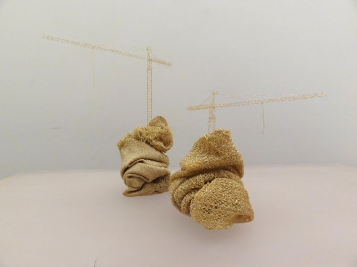 Удивительные микро-скульптуры, сделанные из повседневных вещей