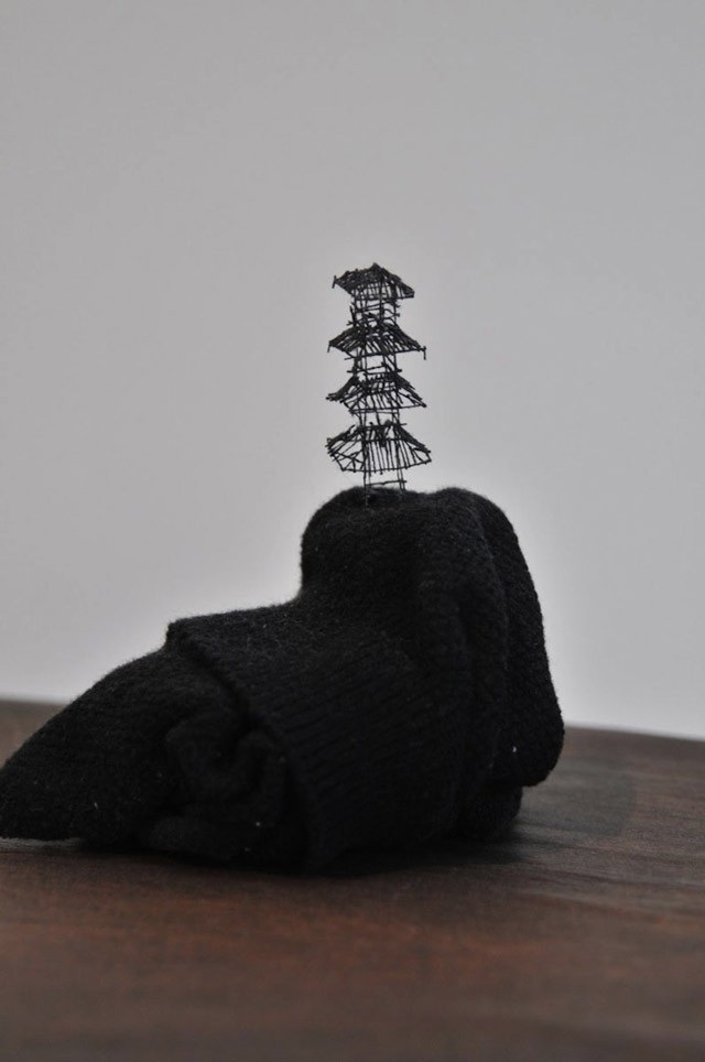 Удивительные микро-скульптуры, сделанные из повседневных вещей