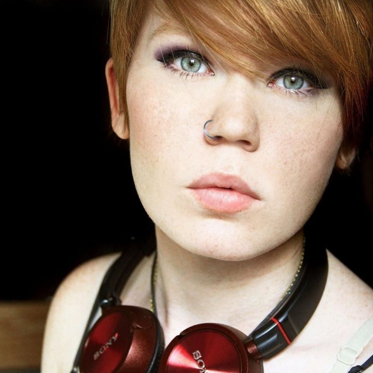 Ноги в качестве холста