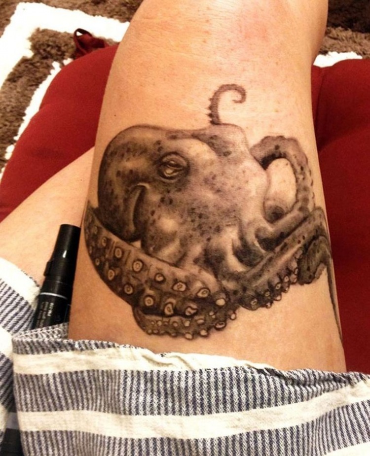 Ноги в качестве холста