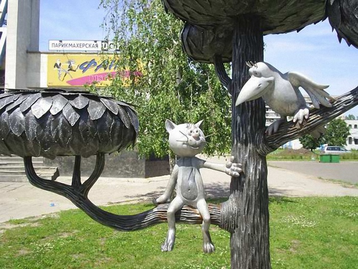 Скульптуры и памятники кошкам