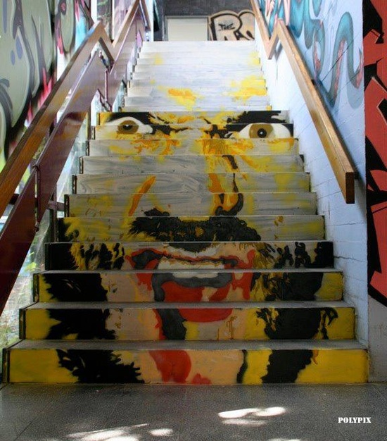 Стрит-арт на ступеньках
