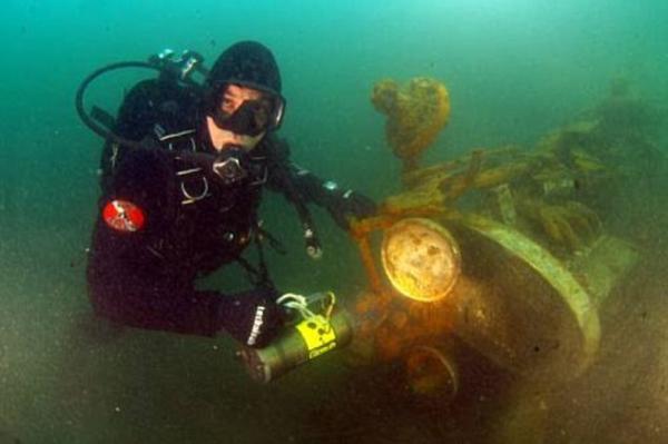 В озере выловили Bugatti Type 22 1925 года выпуска. (17 фото+видео)